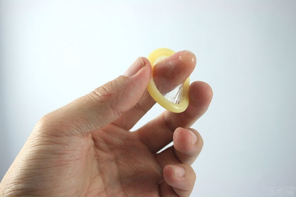 Насадка стимулирующая с эластичными шариками купить со скидкой в секс шопе  Презервативы  Комбинированные