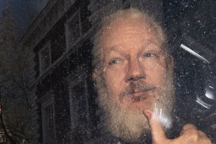 Julian Assange, cel care a fondat WikiLeaks va putea fi extrădat în SUA! Judecătorii au dat verdictul de ultimă oră