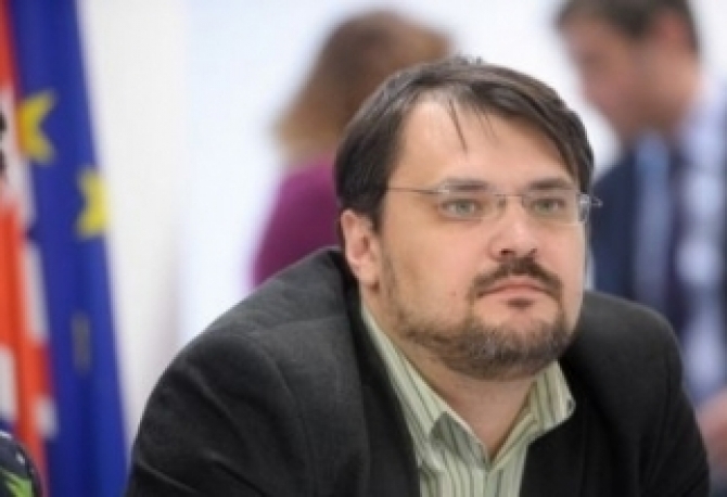 Cristian Ghinea(USR), ministrul Fondurilor Europene susţine că salariul minim va ajunge la 3000 de lei în condiţiile în care ultima majorare a fost de… 40 de lei