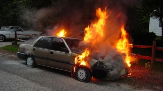 Incendiu pe Bulevardul Socola. Un autoturism a fost cuprins de flăcări – EXCLUSIV, UPDATE