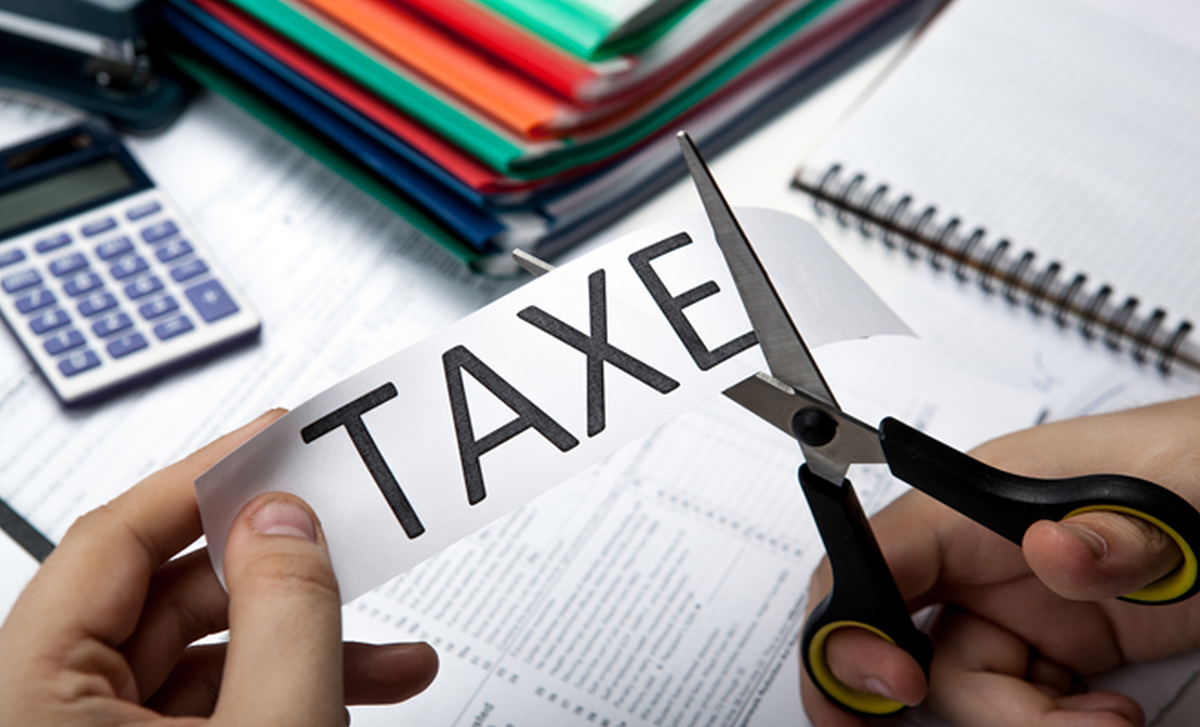 Guvernul pregătește taxe noi în anul 2022. Ce beneficii vor pierde românii 