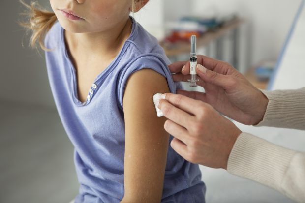 Vaccinarea împotriva Covid-19 a elevilor. Părinţii îşi vor da sau nu acordul printr-un formular