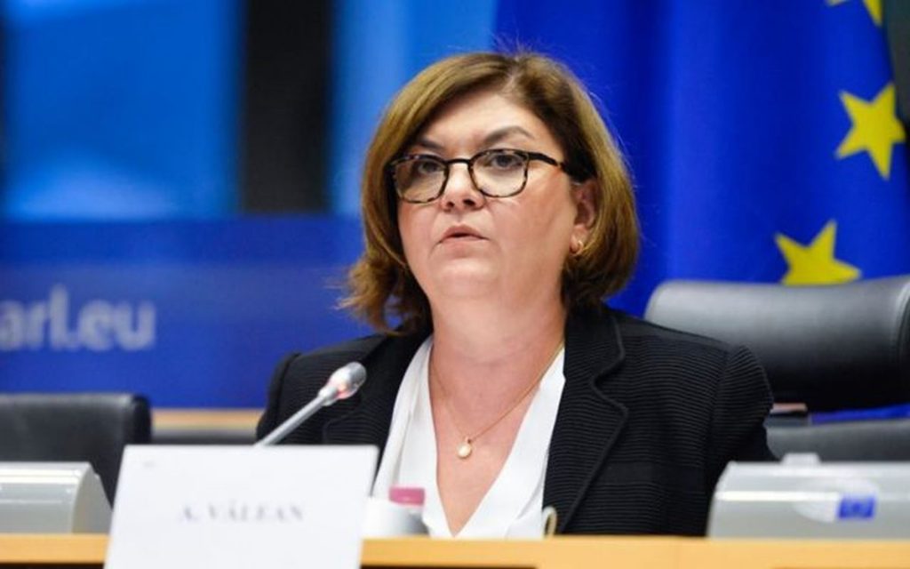 Adina Vălean a oferit detalii despre pașaportul Covid-19: „Va fi un singur certificat verde digital”