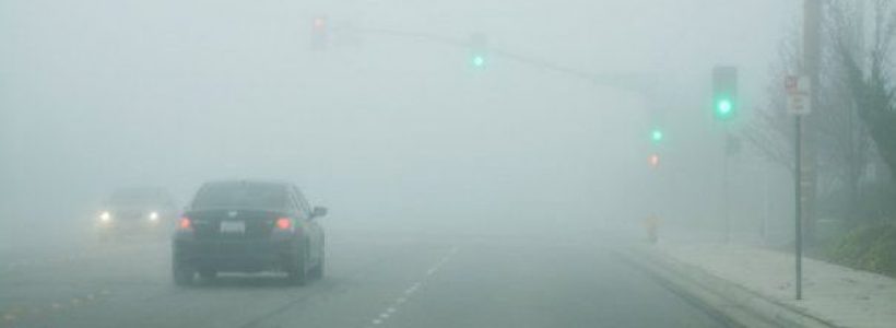 Ceață densă pe mai multe drumuri din Iași și alte 9 județe. Traficul rutier se desfășoară cu dificultate