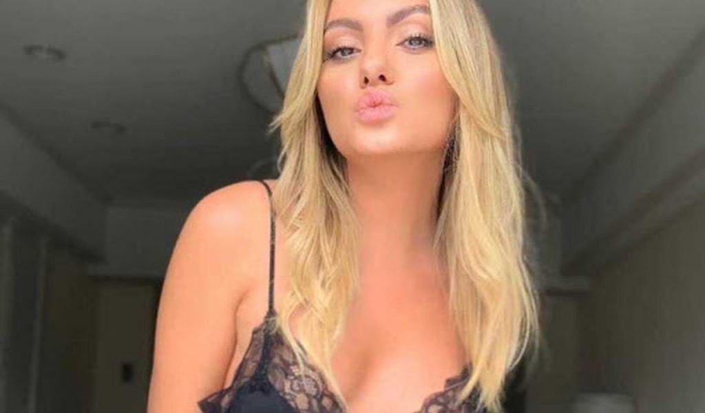 Alexandra Stan șochează din nou. Vedeta s-a fotografiat goală