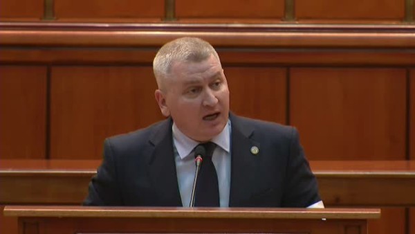 Florin Roman, ministrul Cercetării, și-a dat demisia după ce a fost acuzat că și-a plagiat lucrarea de disertație
