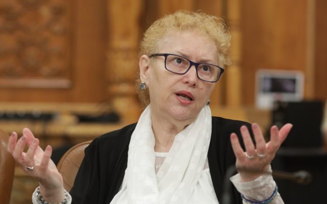 Coaliţia de guvernare doreşte revocarea Avocatului Poporului, Renate Weber. Cine i-ar lua locul