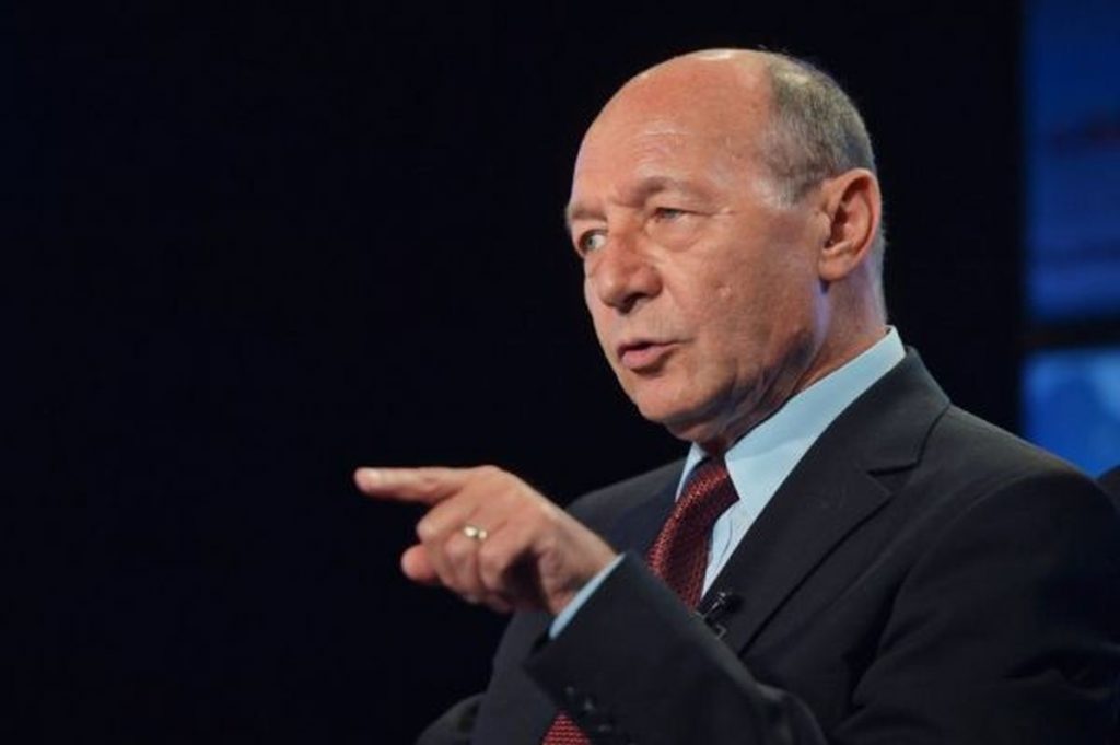 Traian Băsescu a luat în vizor bugetarii: „Trebuie să reducem funcţionărimea inutilă”