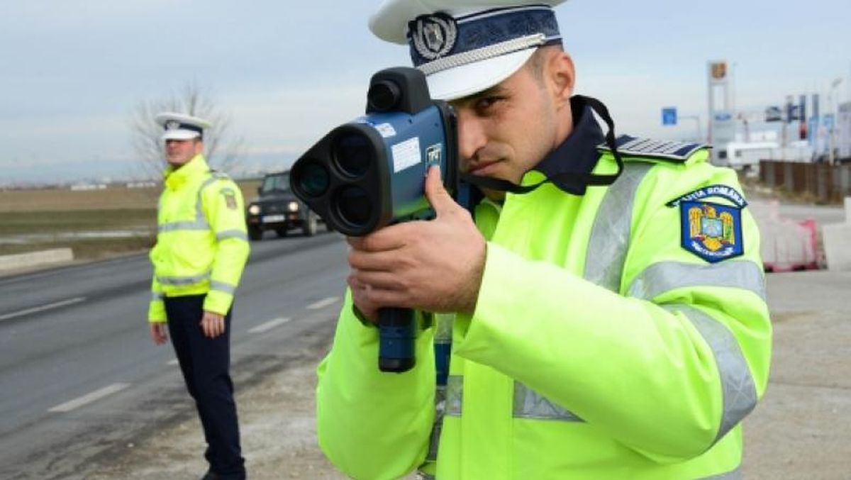 Polițiștilor nu le-a venit să creadă! Un bărbat oprit în Argeș pentru viteză avea un permis britanic, obținut după un permis maghiar, obținut după un permis românesc fals
