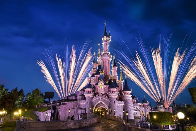 Mii de reacții mixte s-au iscat după ce Disney World și-a schimbat salutul de întâmpinare