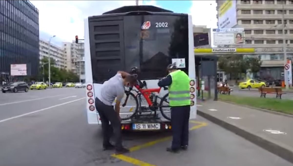 Speak loudly Green background Moist Autobuzele CTP Iași sunt dotate cu suporturi pentru transportul bicicletelor