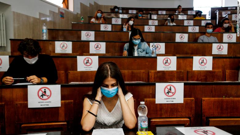 Cursuri online, la marea majoritate a universităților din țară