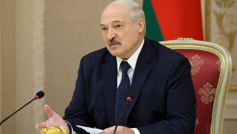 Preşedintele Aleksandr Lukaşenko acuză UE de „terorism împotriva poporului din Belarus”. Acesta îi cere ajutorul lui Vladimir Putin