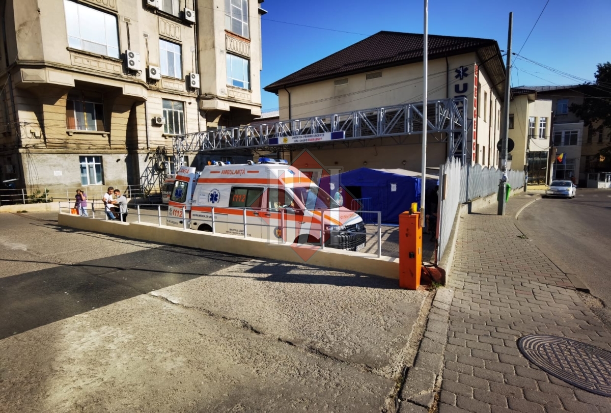 Un ieșean cu probleme psihiatrice, care a încercat să se sinucidă, a ajuns în stare gravă la spital. Medicii au reușit să-i salveze viața