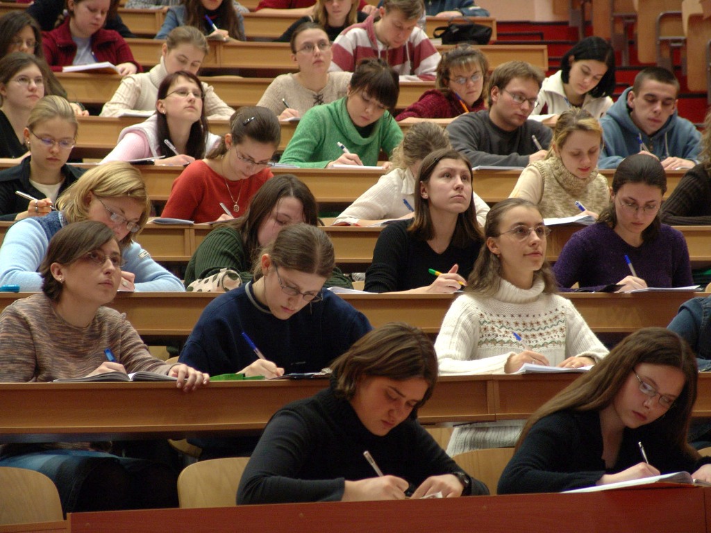 Studenții pun presiune pe Guvernul Florin Cîțu: Vor creșterea burselor și a subvenției pentru cămine