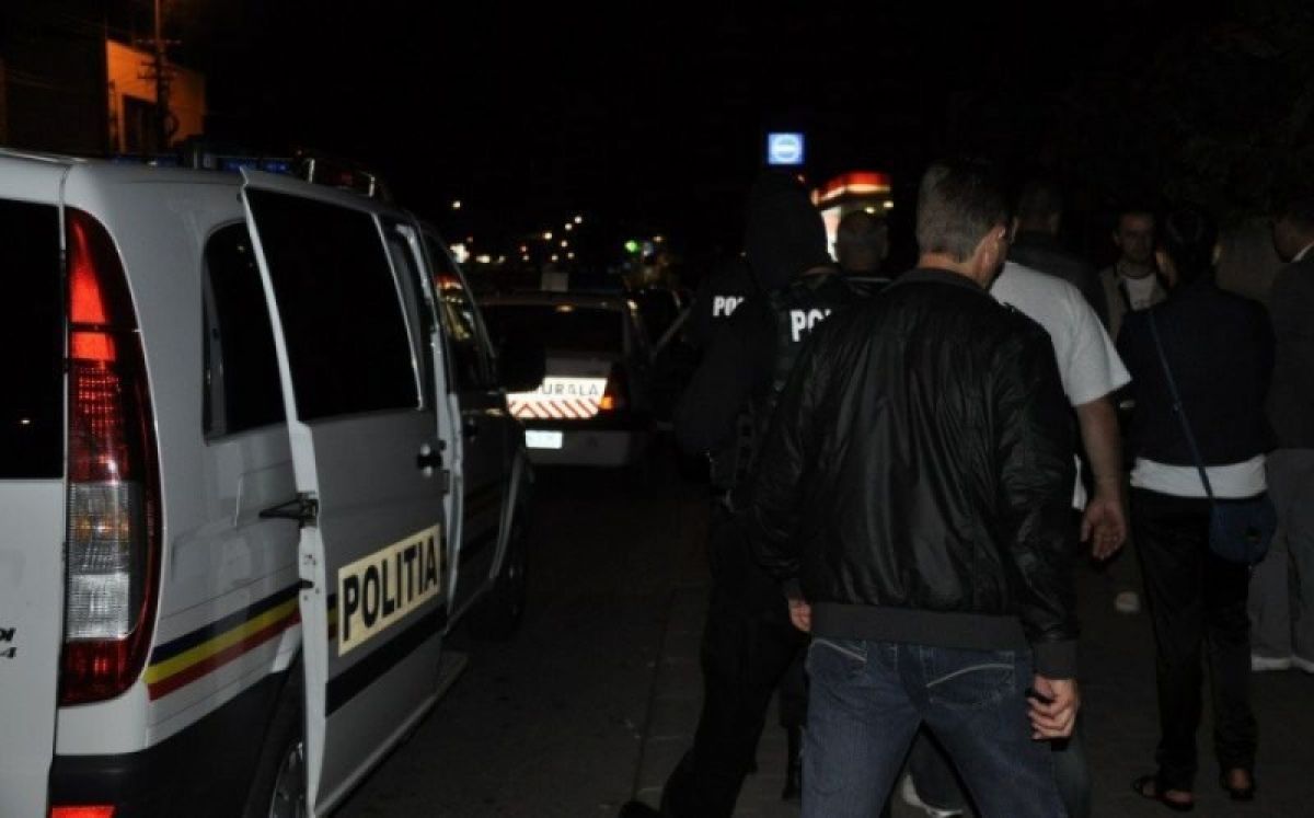 Un bărbat a înjunghiat 3 ieșeni în Botoşani! Cei trei ieșeni încercau să convingă o fată să se despartă de agresor