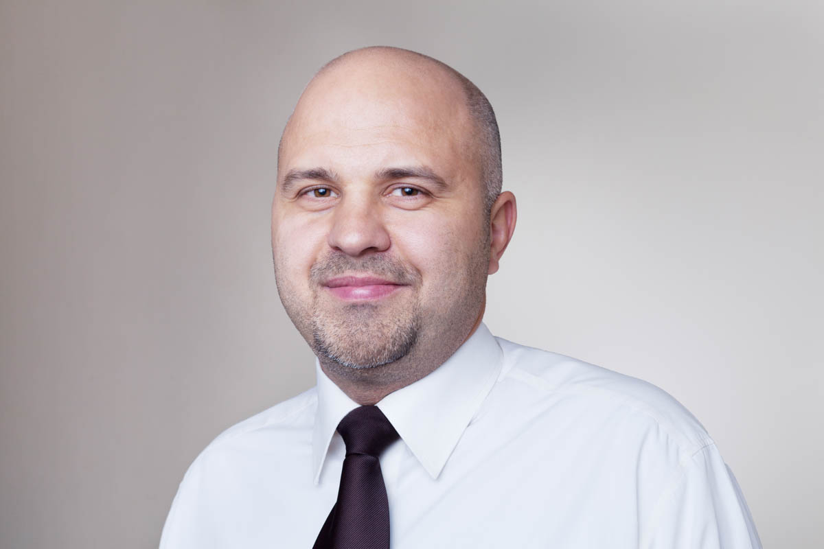 Useristul Emanuel Ungureanu: “Liberalii au furat de au rupt până acum! Gata cu hoțiile!”
