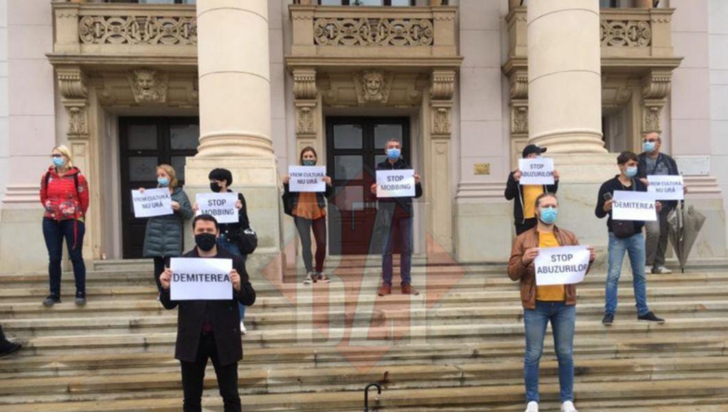 Proteste de amploare în faţa Ministerului Culturii. Angajaţii Operei Naţionale Iași îi cer demisia managerului Beatrice Rancea