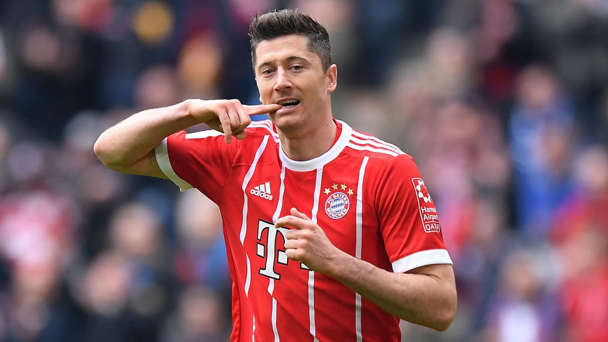 Mașinăria de goluri Robert Lewandowski! Polonezul a reușit un „hat-trick perfect” și a stabilit un nou record!