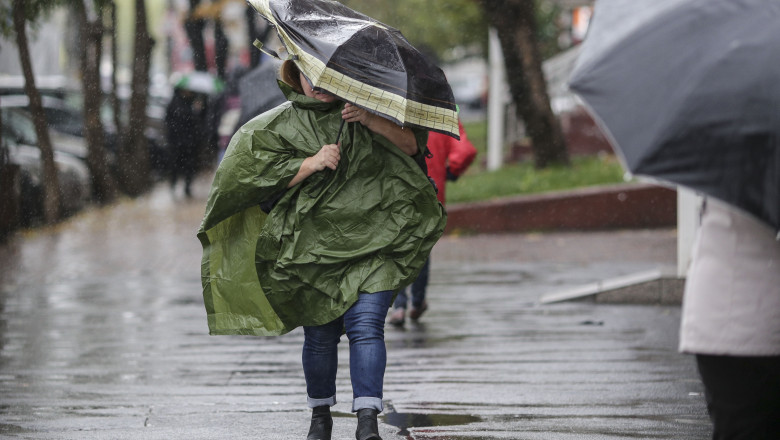 Iașul, sub cod portocaliu de vreme rea, până marți seara!