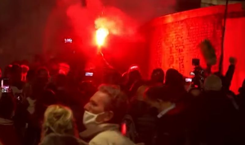 Noi proteste violente în Italia: Protestatarii din Roma, împrăștiați cu tunurile de apă – FOTO / VIDEO
