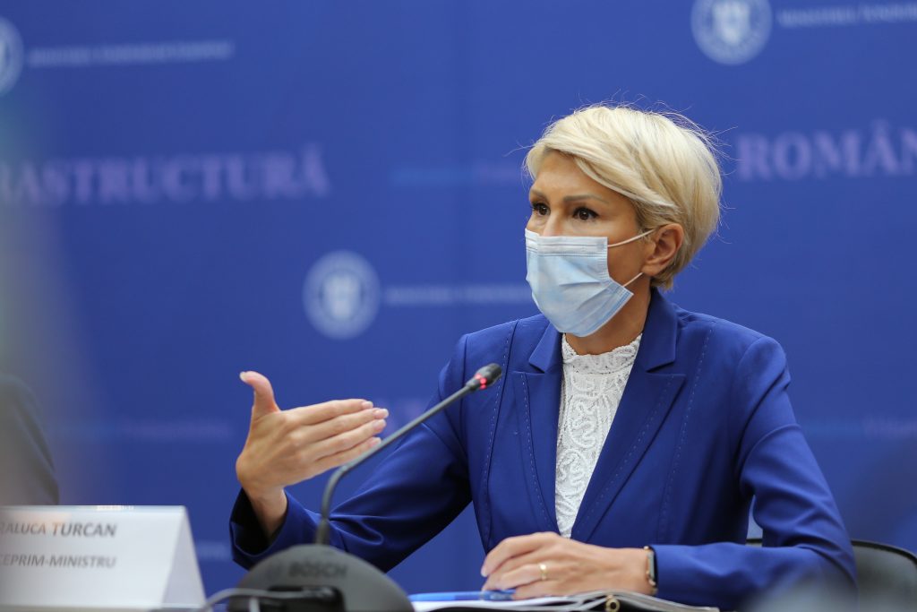 Raluca Turcan anunță că salariile bugetarilor nu vor fi tăiate! Dar se verifică sporurile
