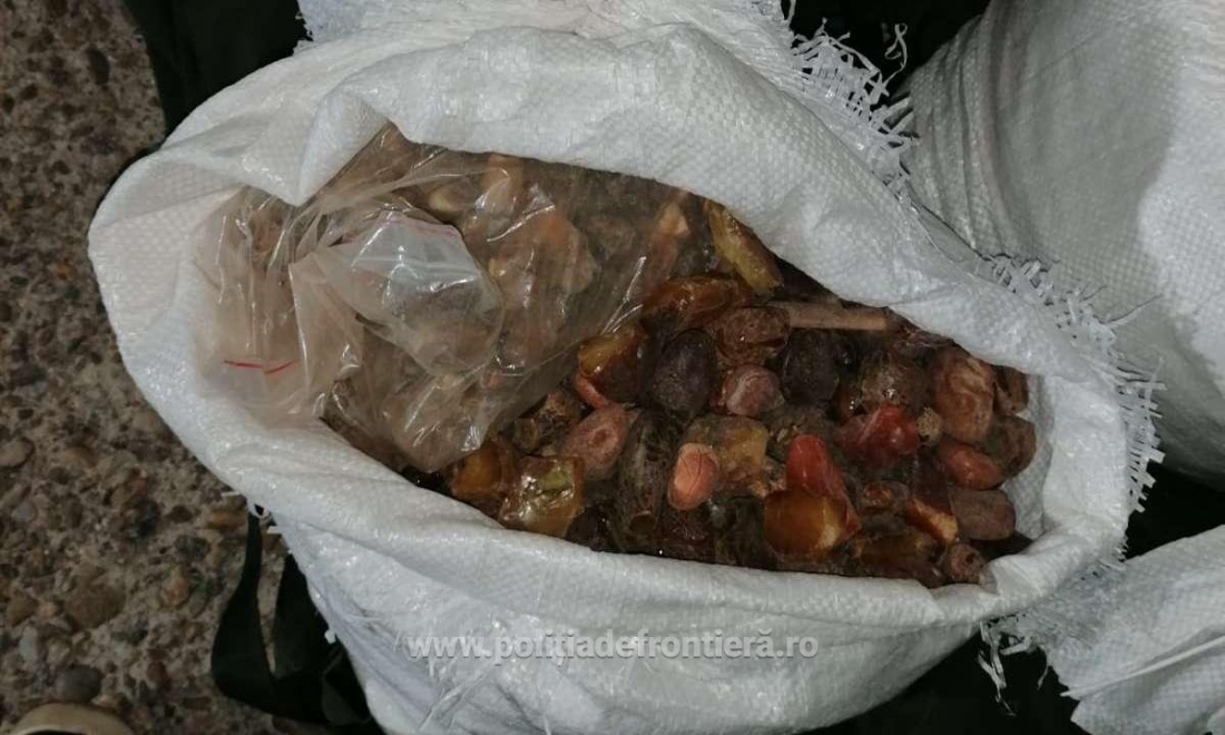 Un ucrainean a lovit mașina Poliției din Satu Mare pentru a salva peste 250 kg de pietre prețioase – FOTO/ VIDEO