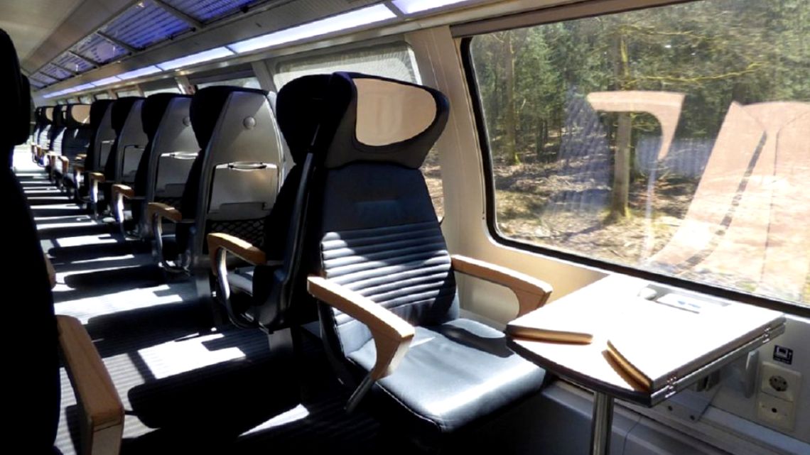 Bancul zilei: Un bâlbâit în tren