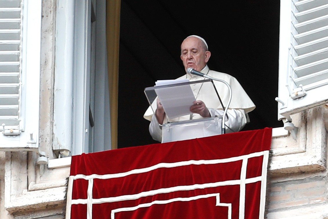 215 schelete de copii, găsite în Canada. Papa Francisc s-a declarat îndurerat