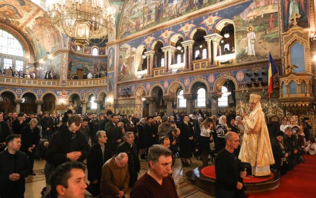 Slujbele de Crăciun se vor putea organiza și în interiorul bisericilor, dar cu respectarea măsurilor de protecție împotriva COVID-19