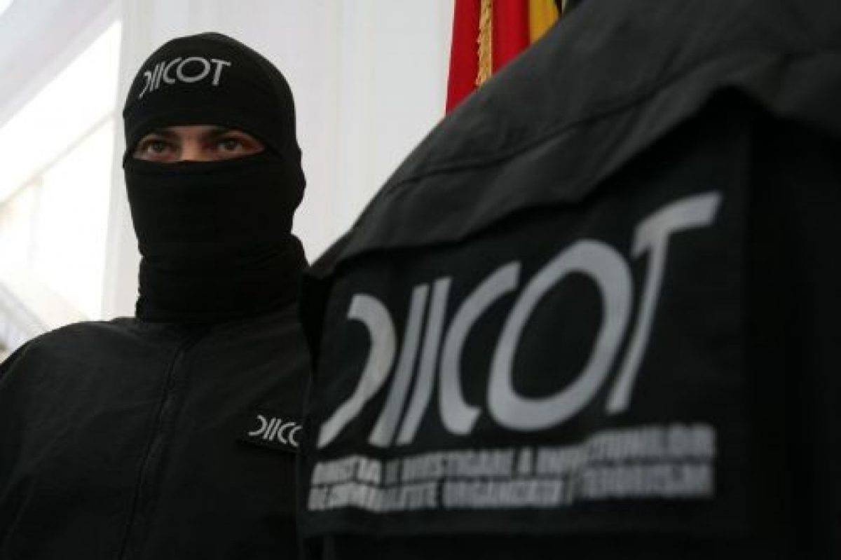 Doi bărbați care aruncau cannabis în Dunăre au fost reținuți de procurorii DIICOT