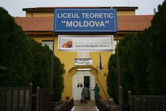Premii la concursul național de TIC pentru elevii Liceului Special Moldova Târgu Frumos