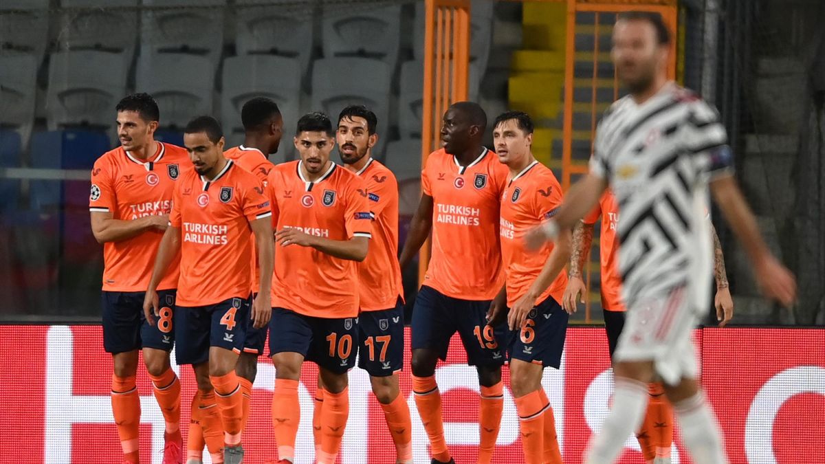 Echipa Basaksehir a părăsit terenul în timpul meciului cu PSG după ce un arbitru a folosit o replică rasistă la adresa unui jucător