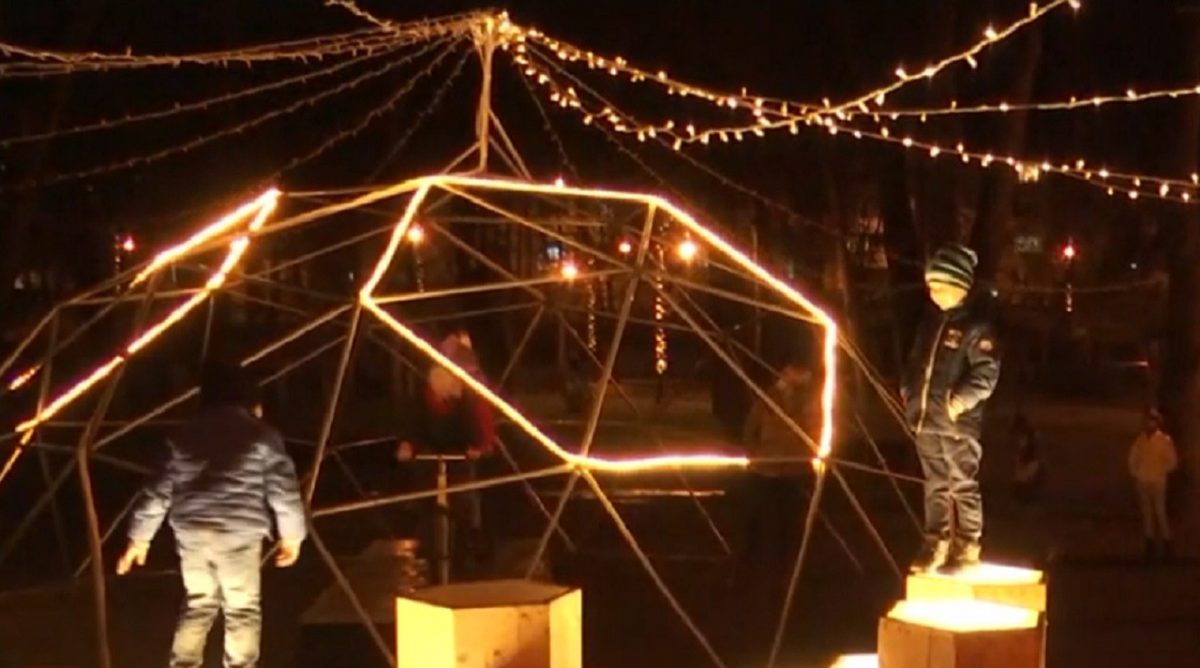 Cetăţenii din Covasna trebuie să pedaleze la bicicletă pentru a avea lumină de Sărbători. Ideea a strârnit un val de entuziasm