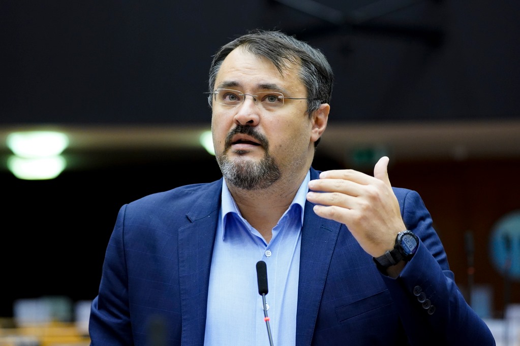Anexele PNRR nu au fost citite şi este cerut ajutorul romanilor: Ministrul Cristian Ghinea: „Să ne facă semnalări și le corectăm. Eu n-am citit toate anexele”