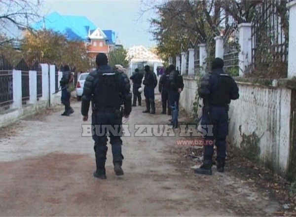 Descinderi în cartierul Păcuret din Iași! Mascaţii au intrat în forţa EXCLUSIV