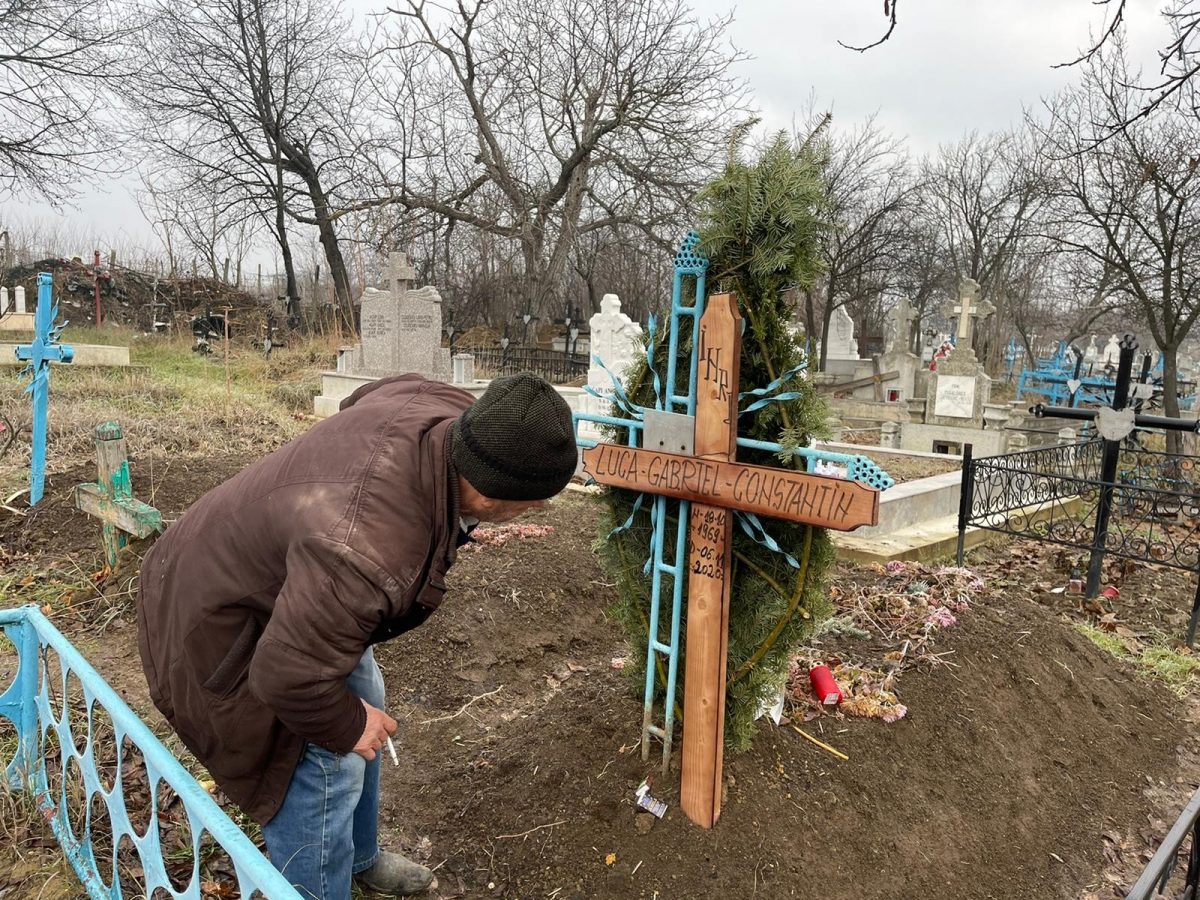 Ieșeanul „omorât și îngropat de familie”, lângă crucea cu numele său: „De bucurie că trăiesc m-am dus la bar și am dat de băut la toată lumea” – FOTO, VIDEO
