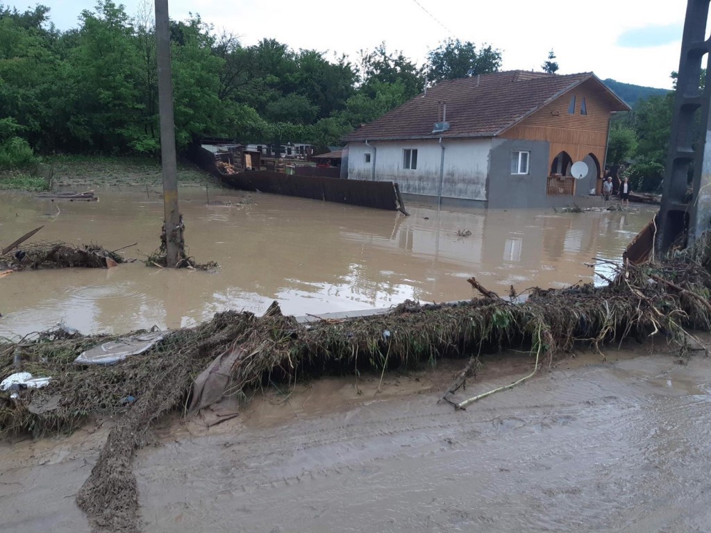 Mai multe gospodării din Prahova au fost inundate