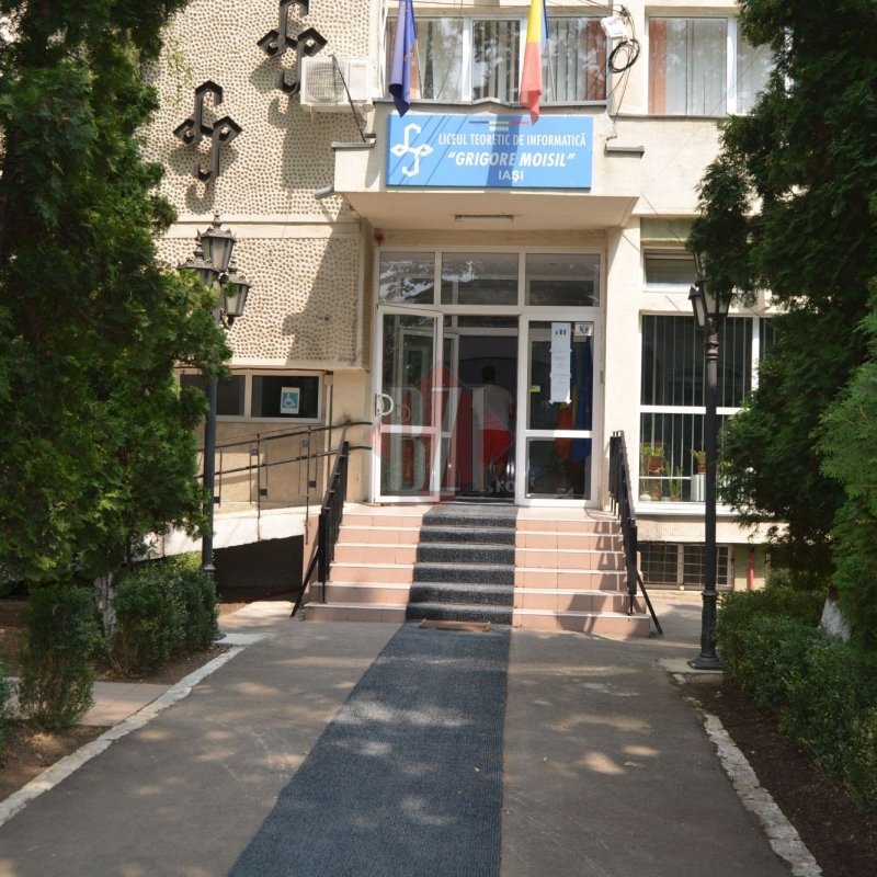 Liceul Teoretic de Informatică „Grigore Moisil” Iași derulează mai multe proiecte, menite să sprijine profesorii în activitatea didactică, prin soluții educaționale inovative
