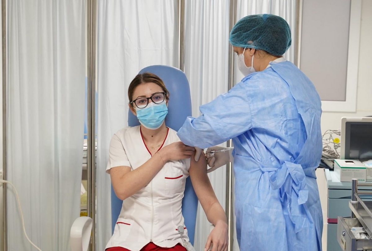 Cine este, de fapt, asistenta medicală Mihaela Anghel