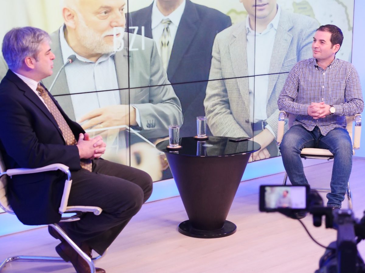 Redactorul șef al revistei „Convorbiri literare” a dialogat despre realitățile din societatea contemporană, ultimele numere publicate ale istoricei reviste, dar și despre deșcolarizarea României, în Studioul BZI LIVE – FOTO/ VIDEO