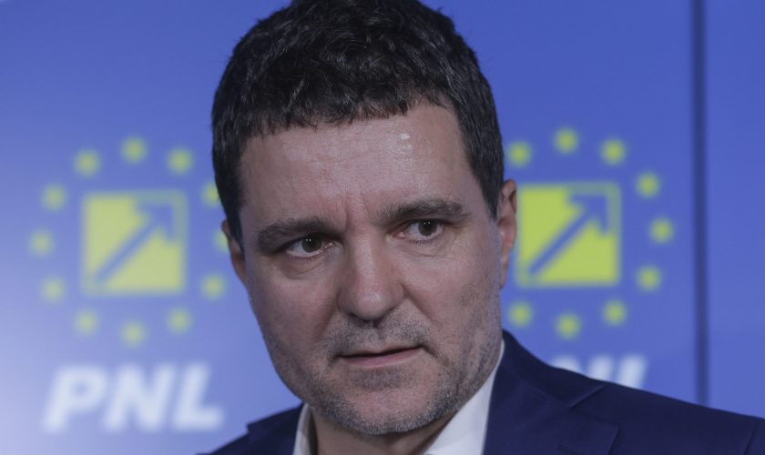 Bucureștenii vor avea în continuare probleme cu apa caldă și căldura. Ce spune Nicușor Dan