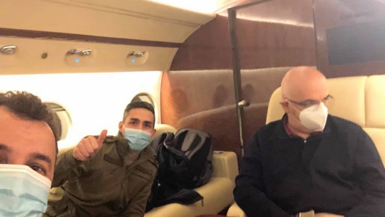 Raed Arafat și Valeriu Gheorghiță au plecat cu avionul la Arad să întâmpine vaccinul anti-COVID-19