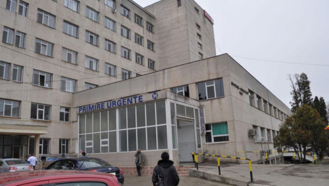 Iată cum decurge o operație de hernie de disc lombara, făcută de echipa medicală de la Spitalul de Neurochirurgie cu ajutorul tehnologiei de ultima generație