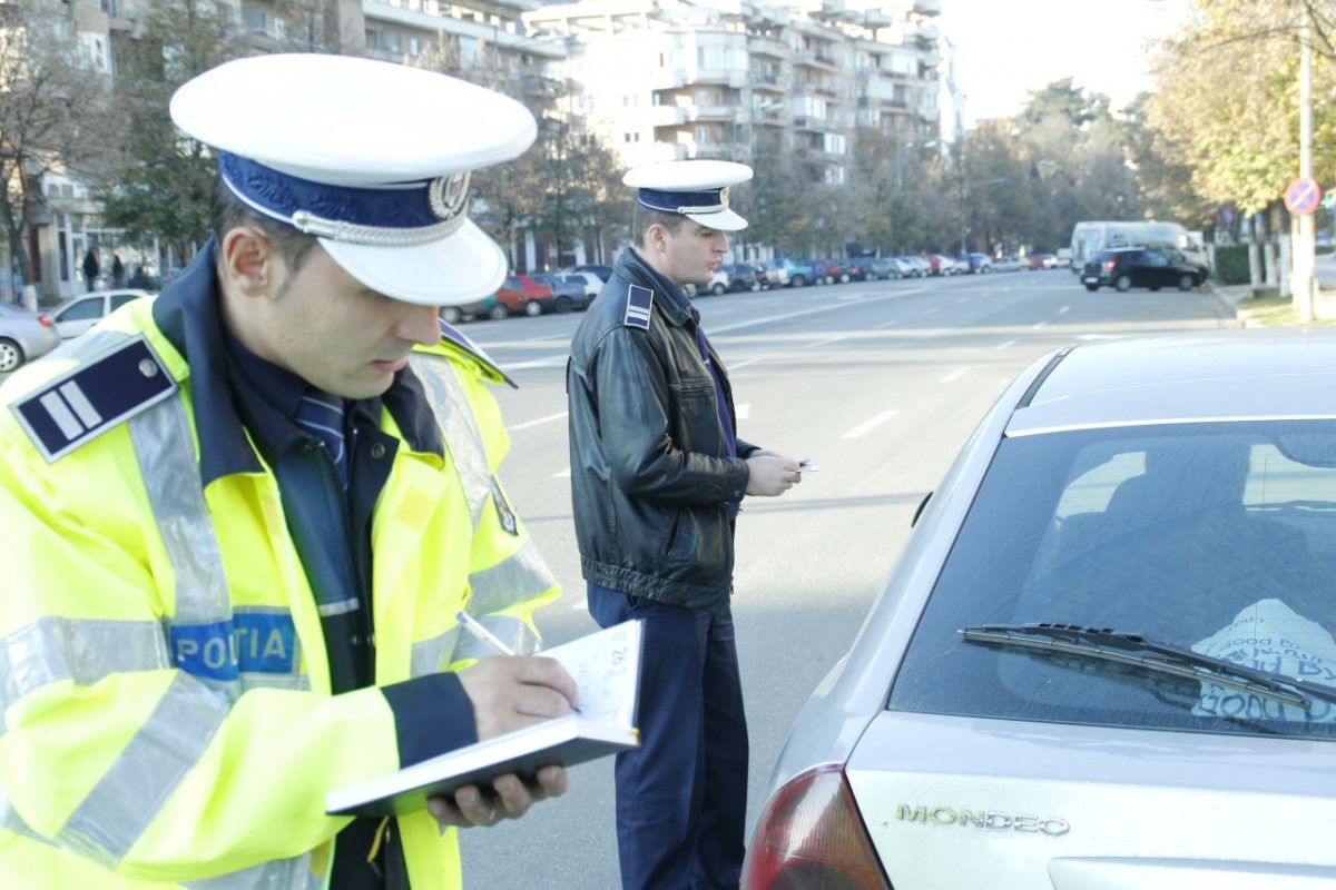 Sute de poliţişti vor fi la datorie în minivacanţă de Crăciun. Câteva sfaturi oferite de oamenii legii