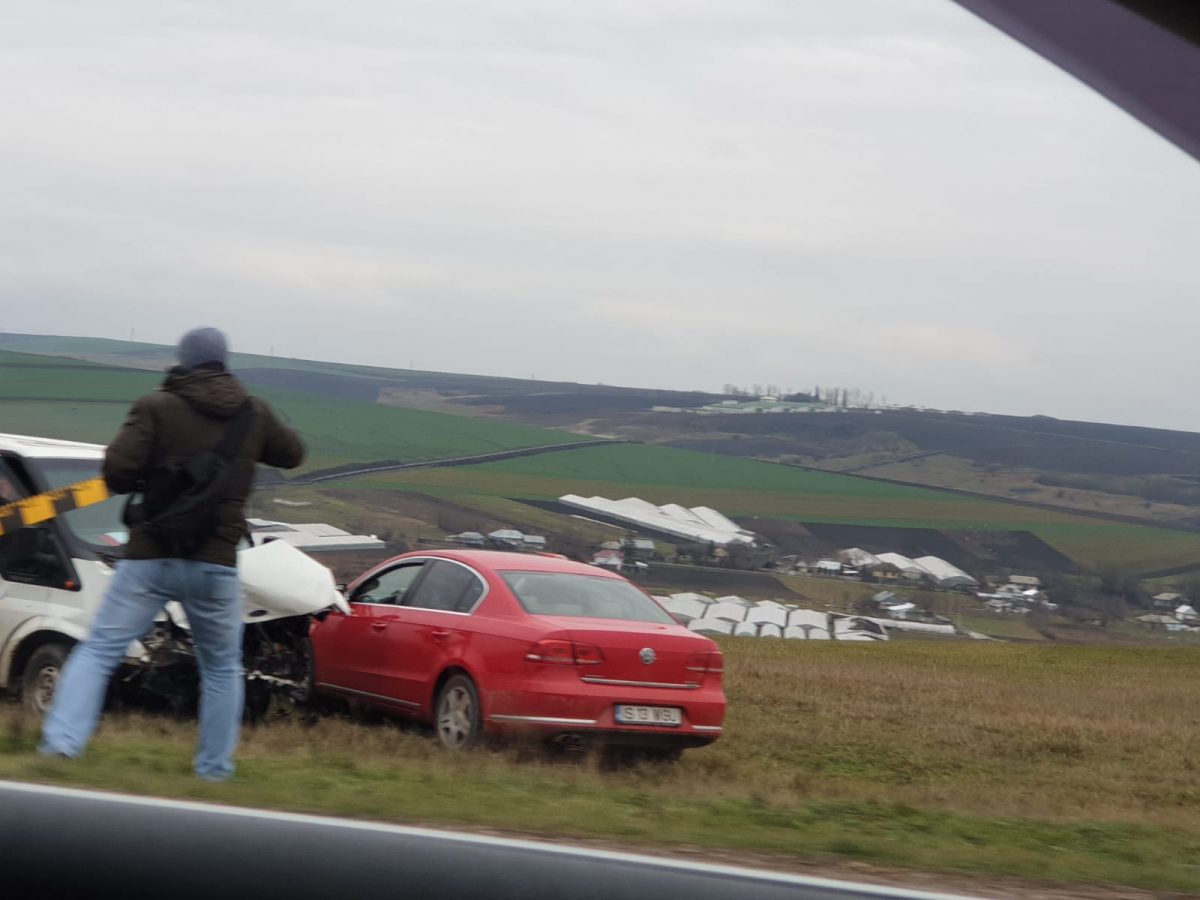 Grav accident de circulație la intrarea în Târgu Frumos. Au fost implicate mai multe mașini – FOTO