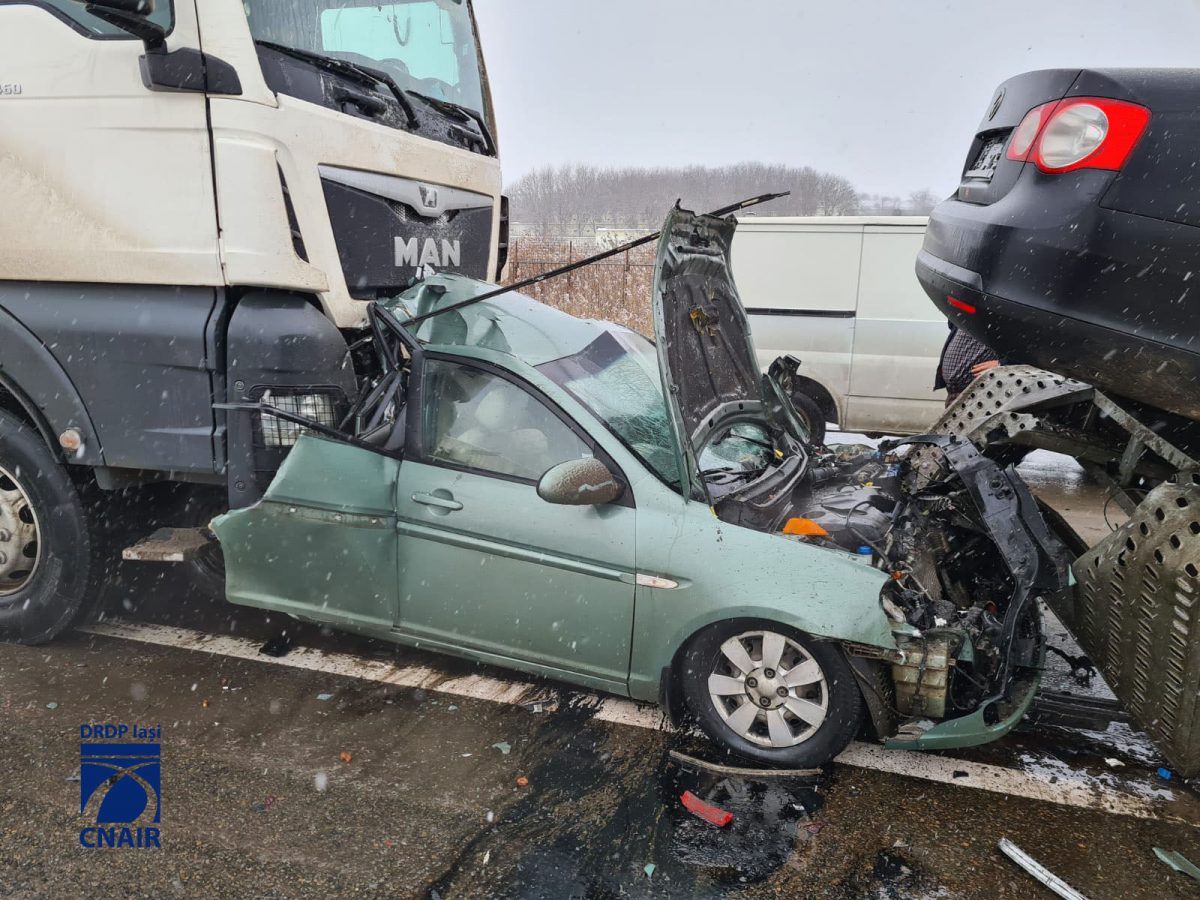 Accident rutier grav la Leţcani. Unul dintre autoturismele implicate, avariat serios. La faţa locului intervin autorităţile – FOTO
