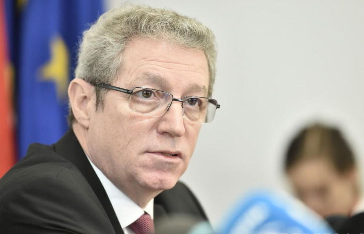 Lichidul care previne infectarea cu noul coronavirus. Ce spune Streinu Cercel despre apa de la robinet