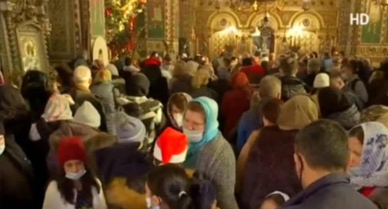 Aglomeraţie la Catedrala din Constanţa. ÎPS Teodosie ține slujba de Crăciun cu sute de enoriaşi