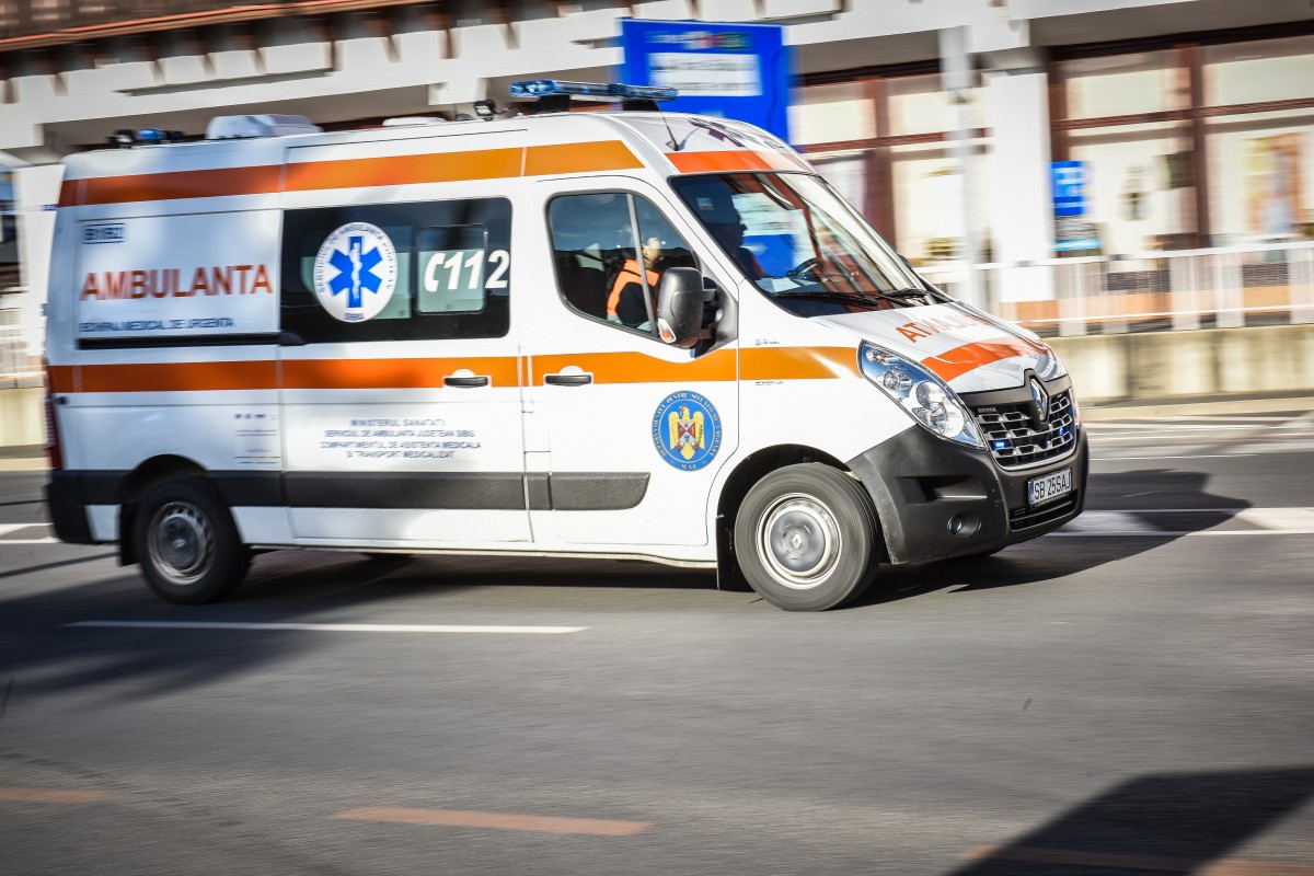 Un membru al Biroului Electoral pentru Votul prin Corespondenţă a avut nevoie de îngrijiri medicale! S-a constatat că acesta era beat